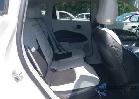 2018 Jeep Compass Latitude 4X4 из США, поврежденный, VIN 3C4NJDBB6JT154211